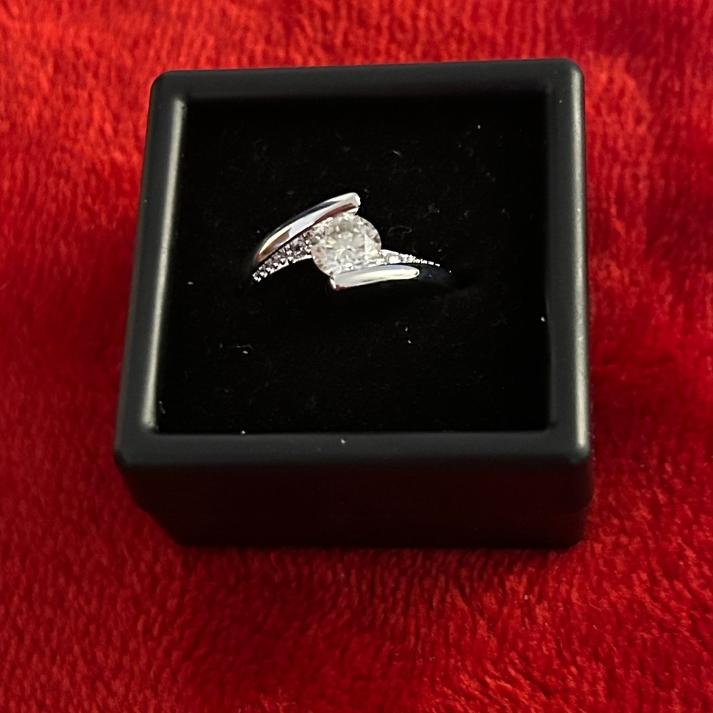 Luxury Moissanite Diamond‎ Ring size 6